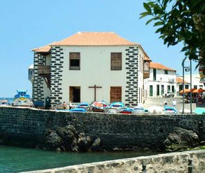 Antigua Casa de la Real Aduana [The Former Royal Customs House]